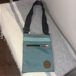 Dakine Crossbody Bag with adjustable strap